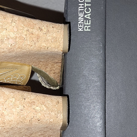 Kenneth Cole Reaction Sandals - Picture 9 of 9